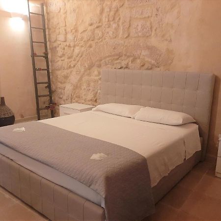 Dimora Salentina Via Scarambone Lecce Apartment Bagian luar foto