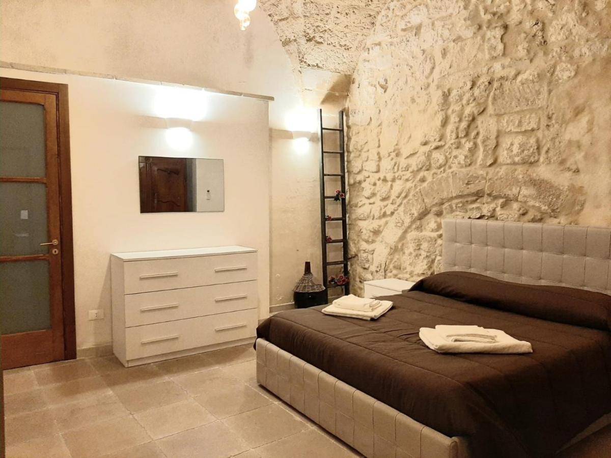 Dimora Salentina Via Scarambone Lecce Apartment Bagian luar foto