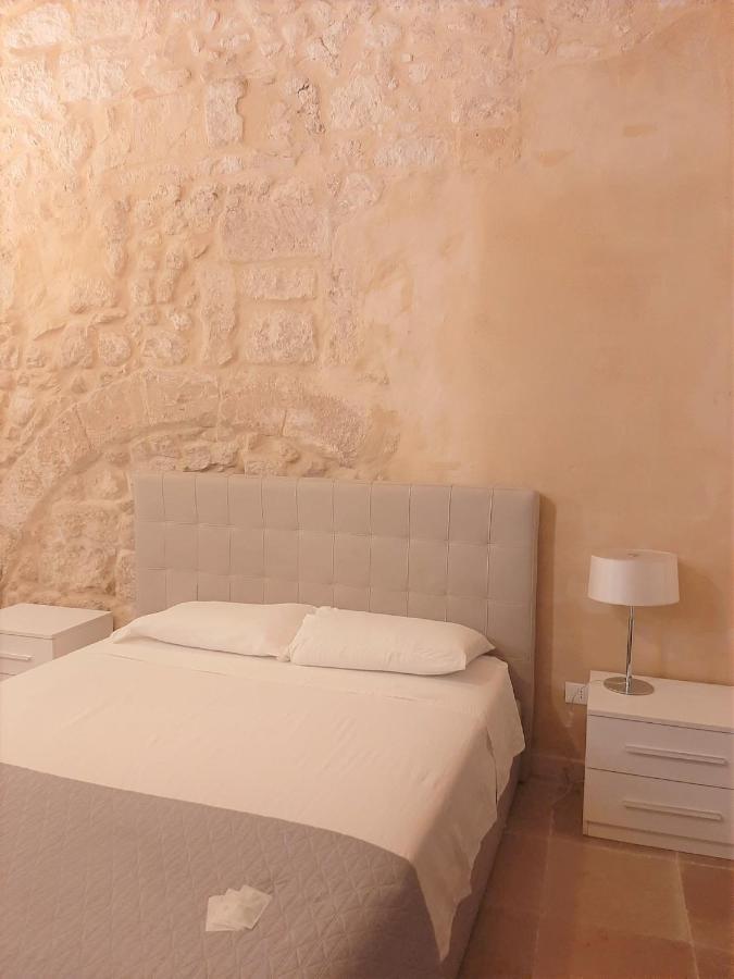 Dimora Salentina Via Scarambone Lecce Apartment Bagian luar foto