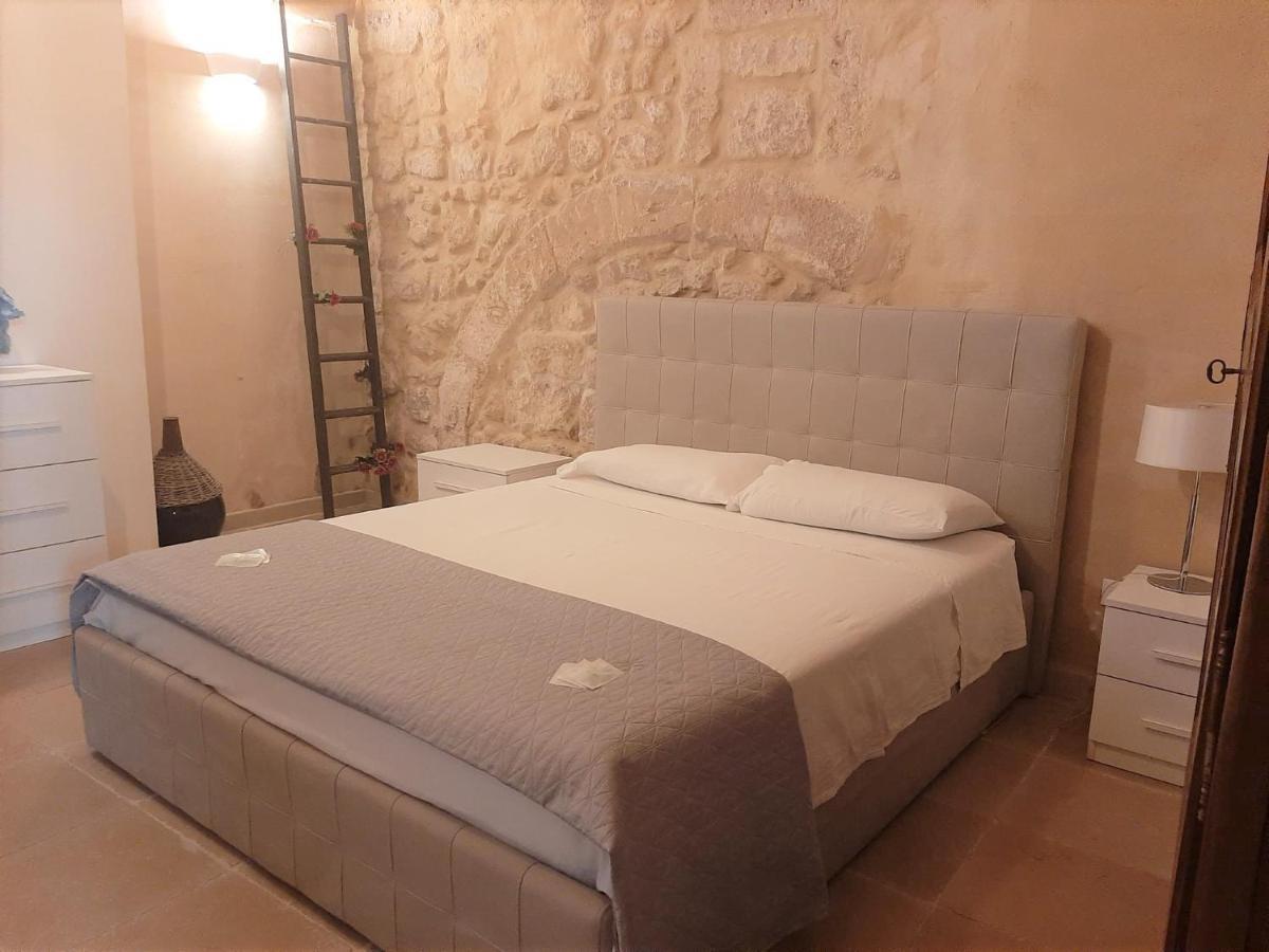 Dimora Salentina Via Scarambone Lecce Apartment Bagian luar foto