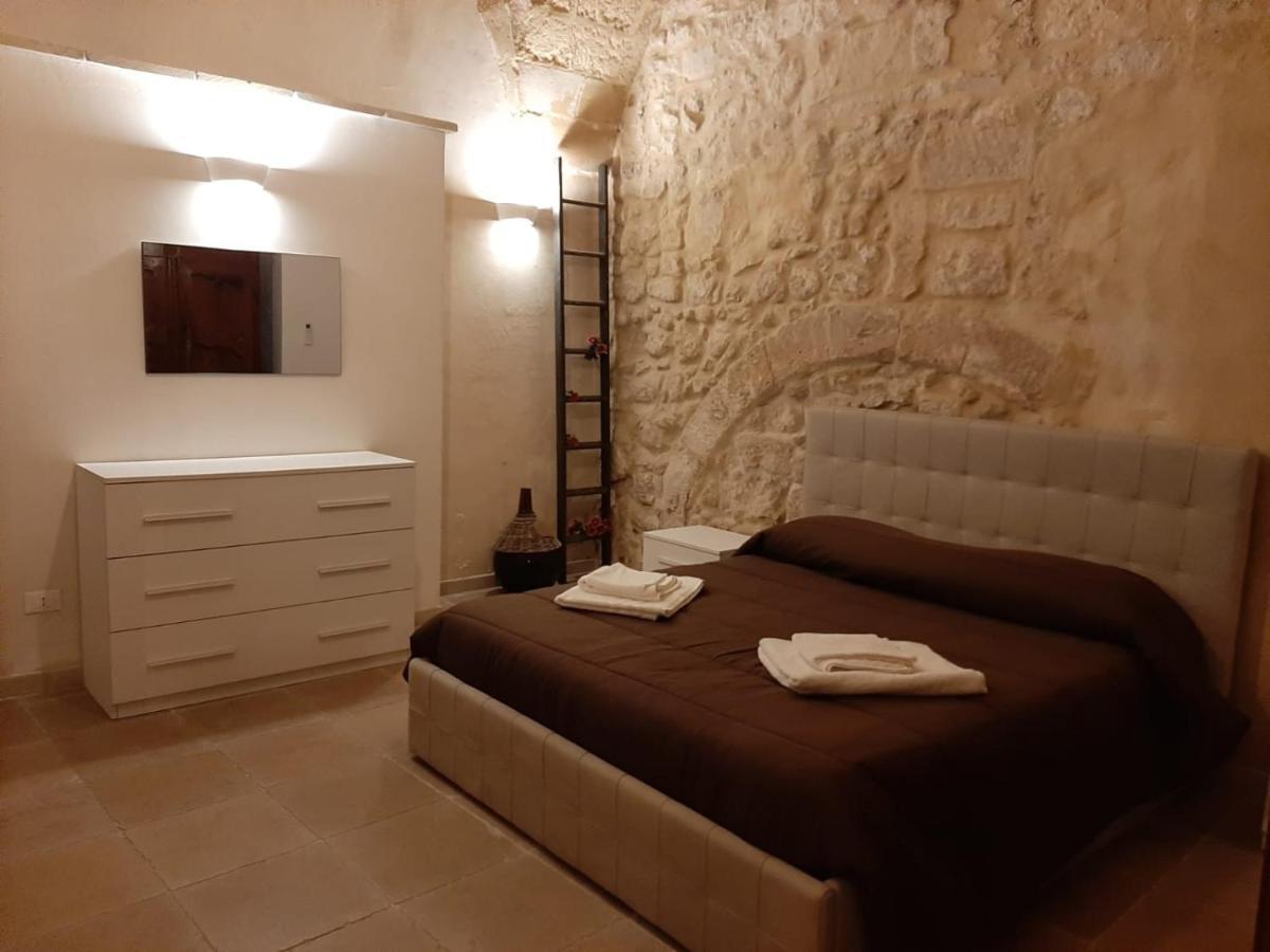 Dimora Salentina Via Scarambone Lecce Apartment Bagian luar foto