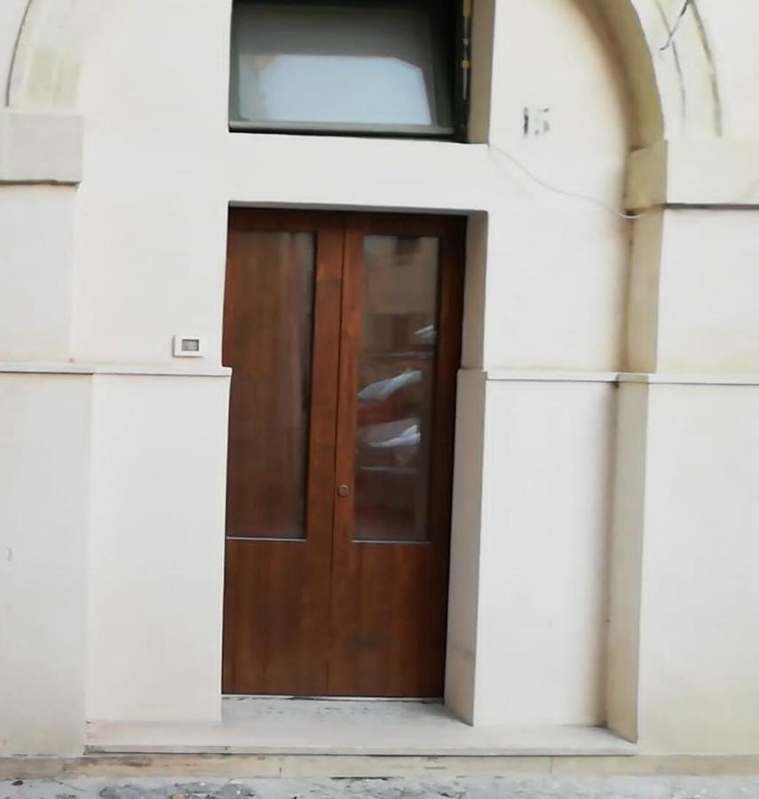 Dimora Salentina Via Scarambone Lecce Apartment Bagian luar foto